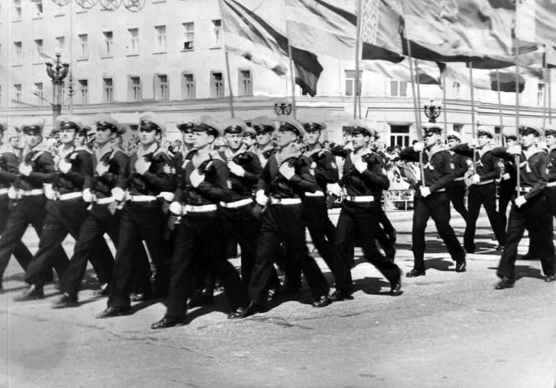 1979 г. Парад 1 мая | Выпускники Херсонской мореходки - ХМУ ММФ и ХМК