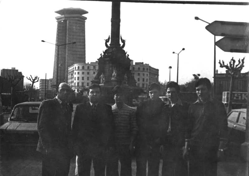 Барселона, на фоне памятника Х. Колумбу | Выпускники Херсонской мореходки - ХМУ ММФ и ХМК